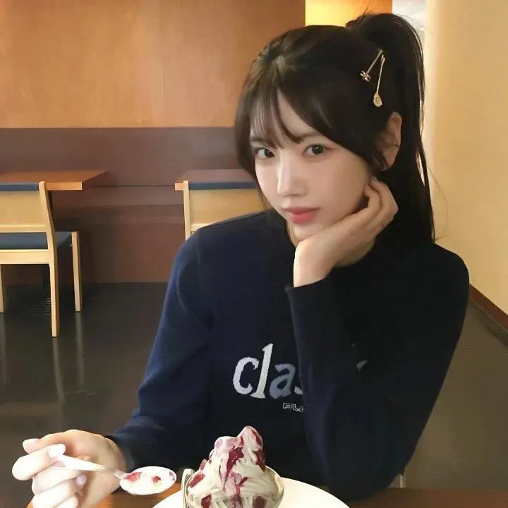 裹头巾的女人