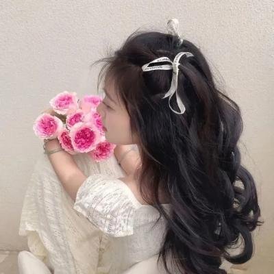 缓缓前行的老货轮